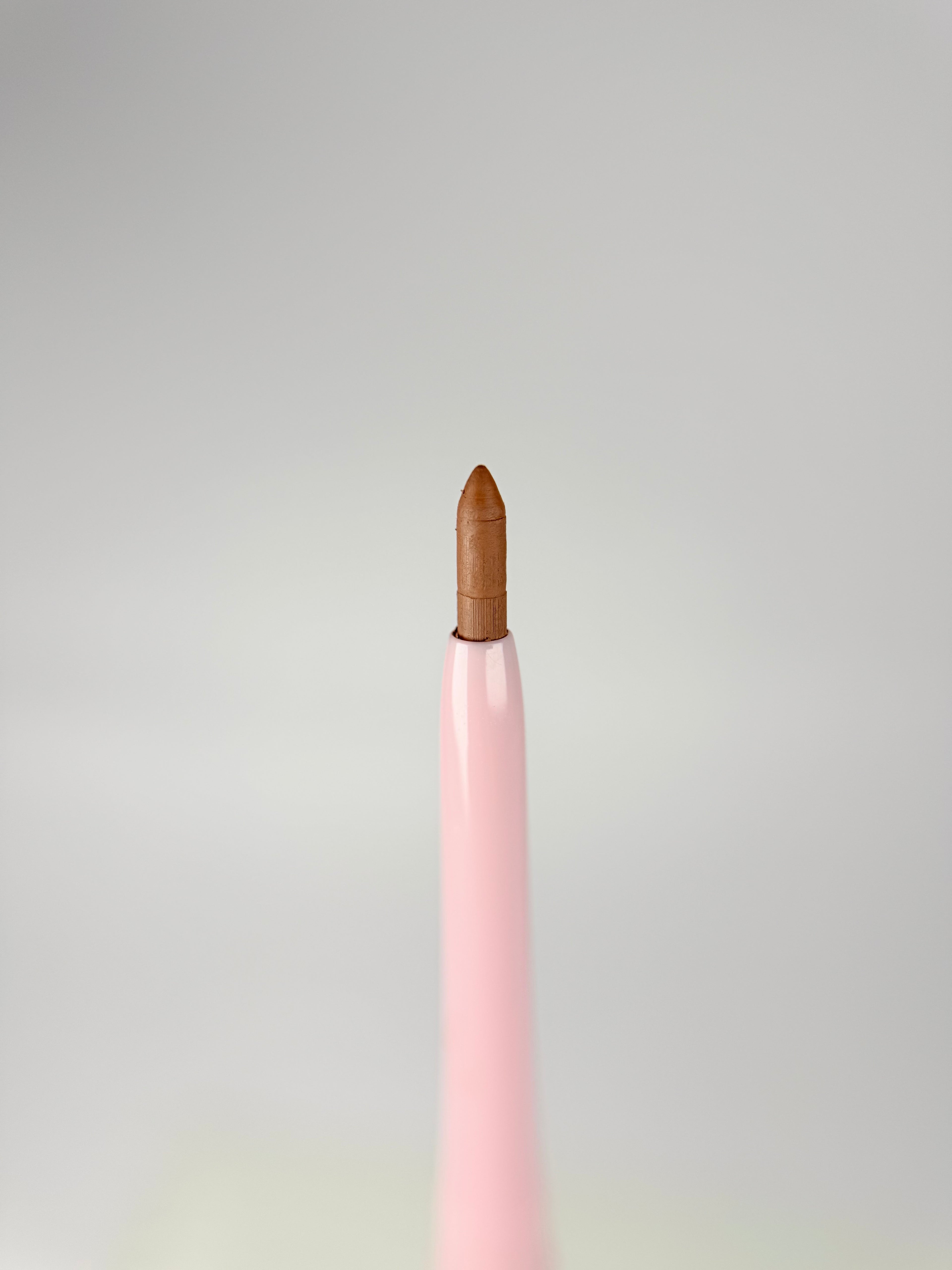 Smooth long lasting lipliner